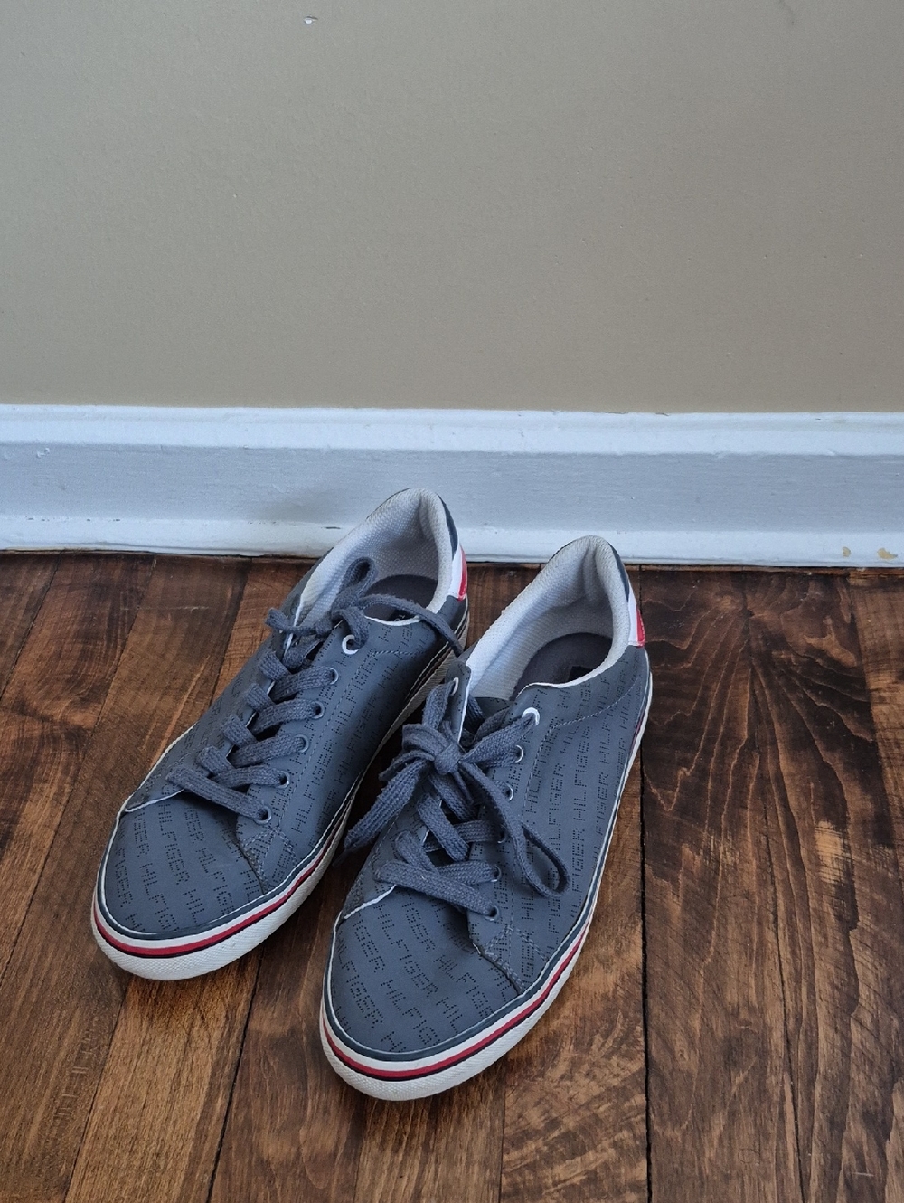 Womens Size 10 Tommy Hilfiger Sneakers